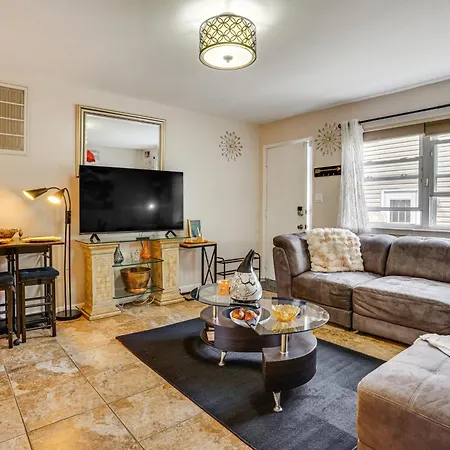 8 Mi To Long Beach Cozy Apt With Fenced Yard!